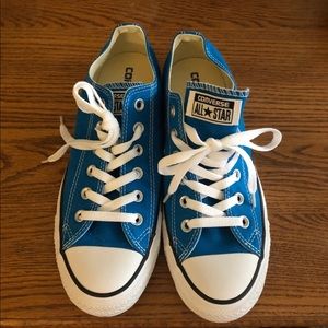 Blue women’s converse